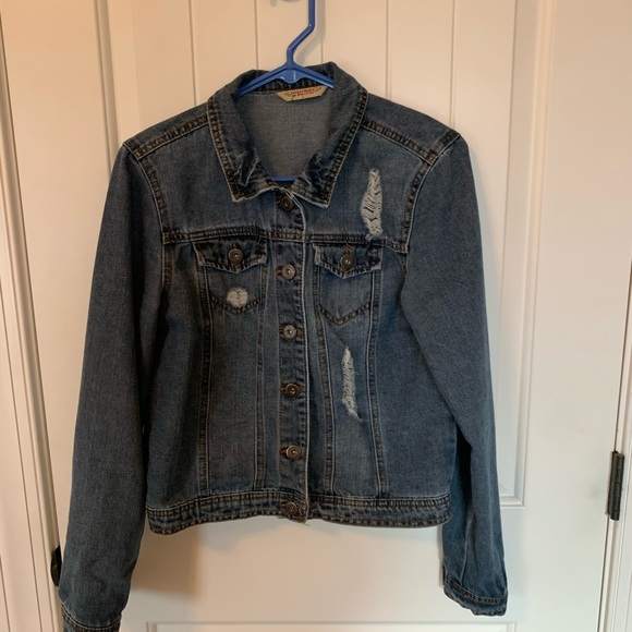 Jean jacket - Picture 1 of 4